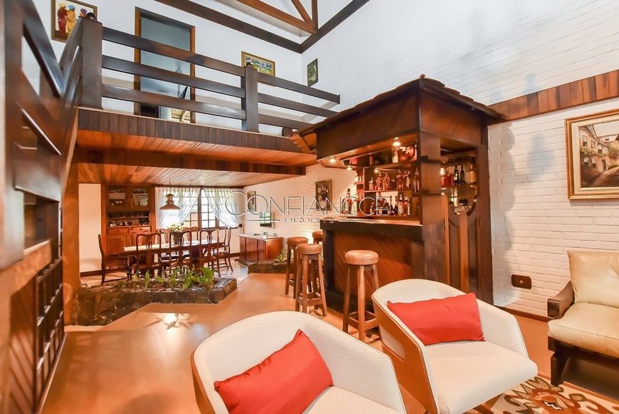 Belíssima casa 5 quartos e 3 suítes à venda no Ahú em Curitiba/PR