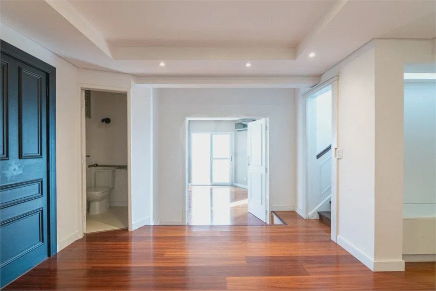 Duplex para venda possui 280 metros quadrados com 3 quartos em Bigorrilho - Curitiba - PR