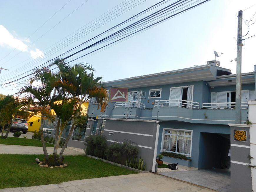 LINDA CASA COM AMPLO QUINTAL E PISCINA - JARDIM DAS AMÉRICAS