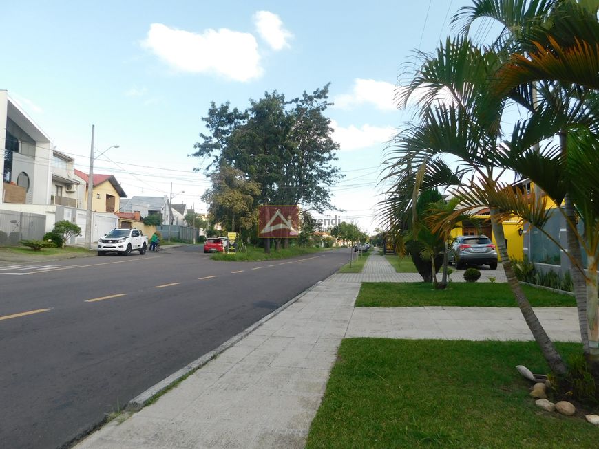 LINDA CASA COM AMPLO QUINTAL E PISCINA - JARDIM DAS AMÉRICAS