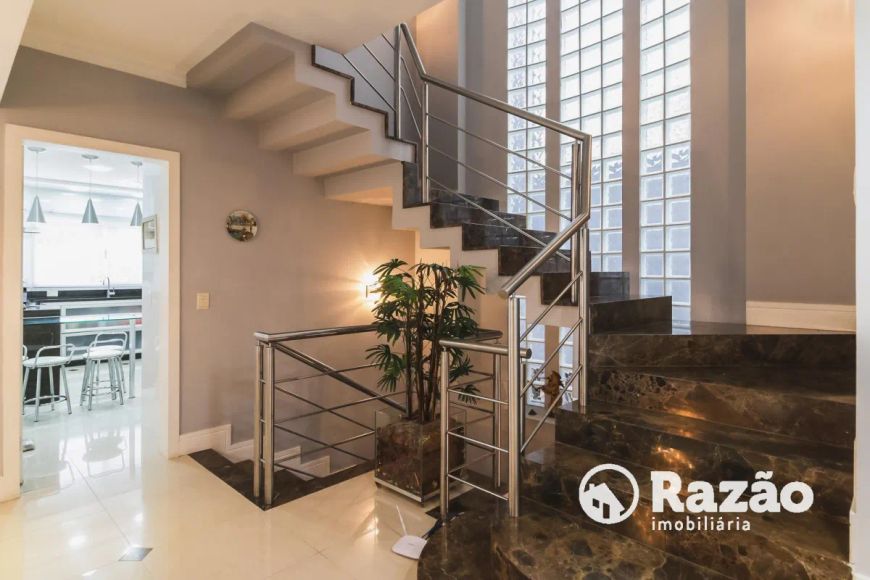 SOBRADO COM 4 QUARTOS - ÁREA TOTAL 434.33m² - UBERABA - REF 5763-RAZÃO