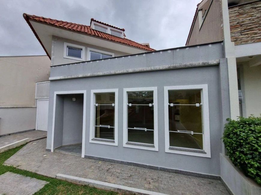 Casa com 4 Dormitórios, 4 Suíte, 450 m², aluguel de R$ 7.500 + Taxas - Santo Inácio, Curitiba (PR)
