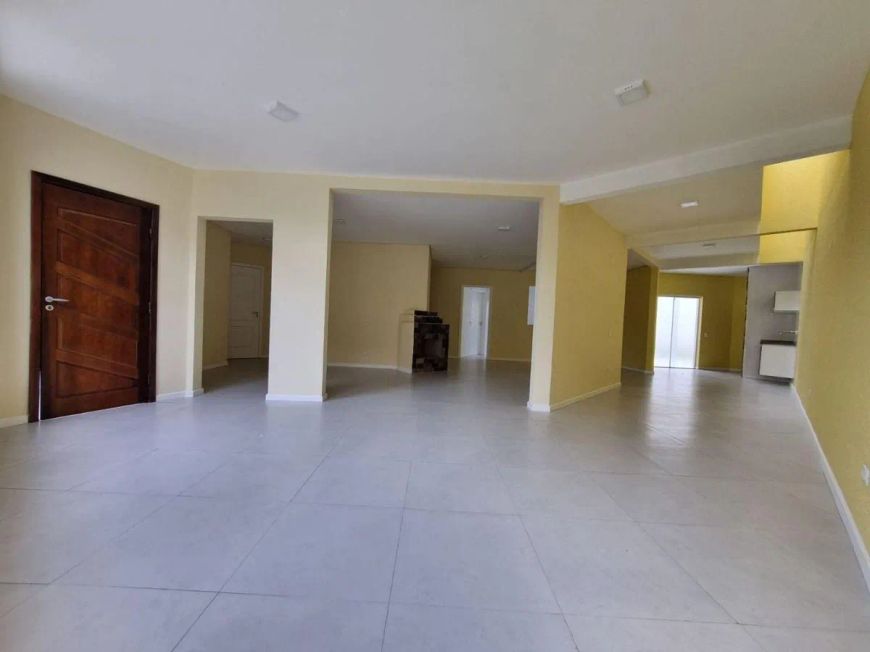 Casa com 4 Dormitórios, 4 Suíte, 450 m², aluguel de R$ 7.500 + Taxas - Santo Inácio, Curitiba (PR)