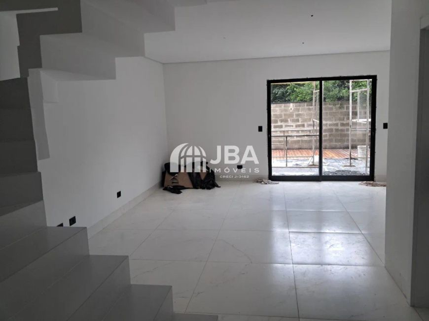 TRIPLEX NOVO COM QUINTAL NO JARDIM DAS AMERICAS