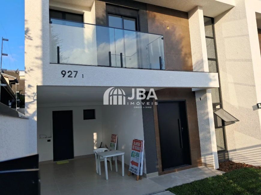 TRIPLEX NOVO COM QUINTAL NO JARDIM DAS AMERICAS