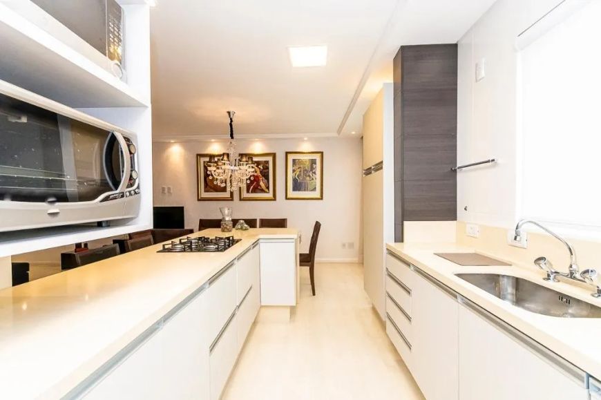 Apartamento com 3 quartos de 212 m² para locação.