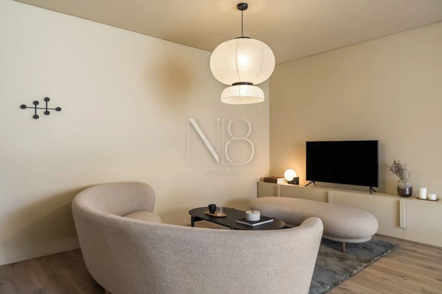 FACHADA DINÂMICA, INTERIOR CONFORTÁVEL E ESPAÇOS ABERTOS!