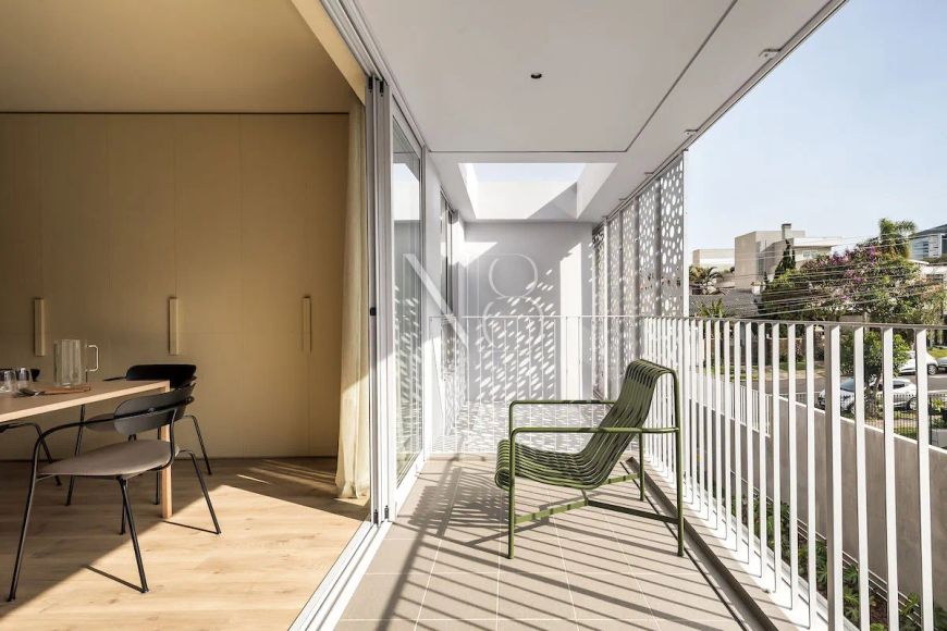FACHADA DINÂMICA, INTERIOR CONFORTÁVEL E ESPAÇOS ABERTOS!