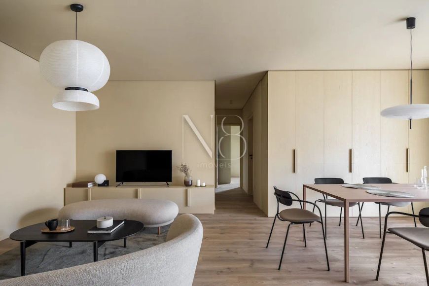 FACHADA DINÂMICA, INTERIOR CONFORTÁVEL E ESPAÇOS ABERTOS!