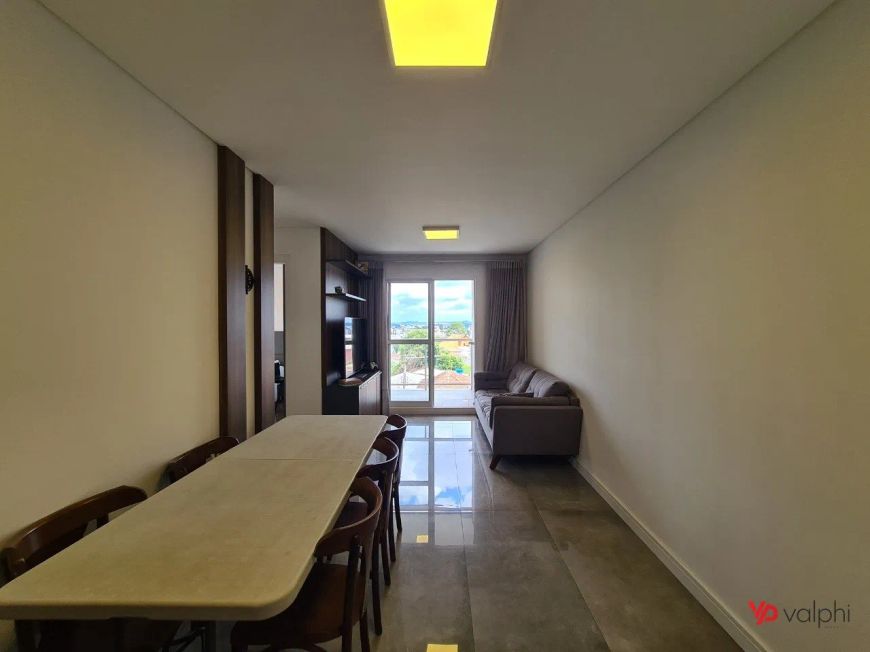 Apartamento de 02 quartos para alugar no Portão.
