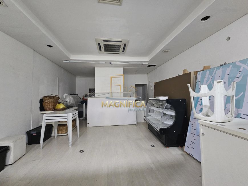 Loja/Ponto Comercial - Água VerdeQue tal instalar sua empresa em um magnífico imóvel em um dos melho