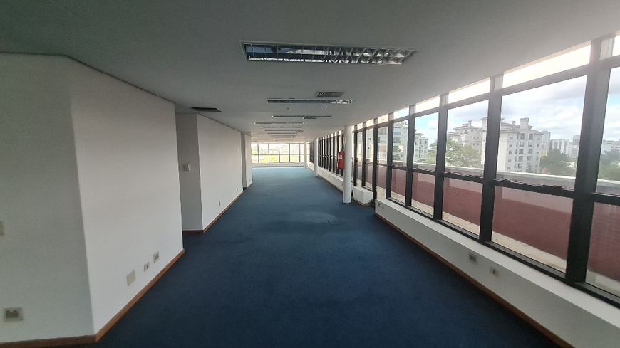EXCELENTE PRÉDIO COMERCIAL EM ÓTIMA LOCALIZAÇÃO
