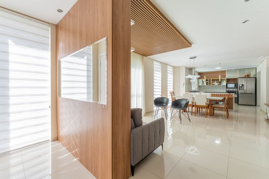 Casa em Condomínio, 04 Suítes, Hidromassagem, Jacuzzi, Terraço com Spa, Bacacheri, Curitiba.
