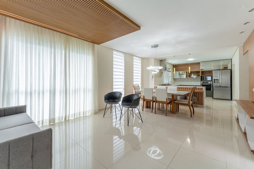 Casa em Condomínio, 04 Suítes, Hidromassagem, Jacuzzi, Terraço com Spa, Bacacheri, Curitiba.