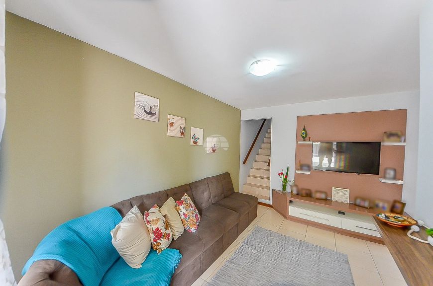 Sobrado para venda possui com 3 quartos e uma suíte em Alto Boqueirão - Curitiba - PR