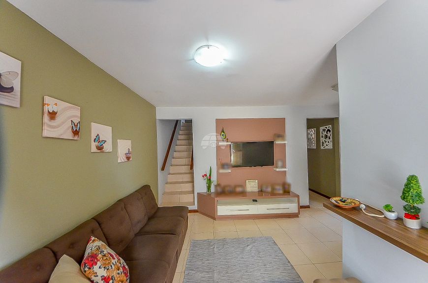 Sobrado para venda possui com 3 quartos e uma suíte em Alto Boqueirão - Curitiba - PR