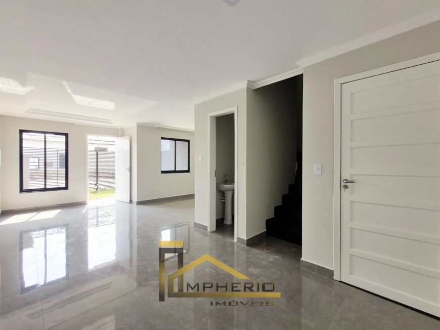 Imperdível oportunidade: Casa à venda em Curitiba-PR, bairro Xaxim, com 3 quartos, 1 suíte, 1 sala,