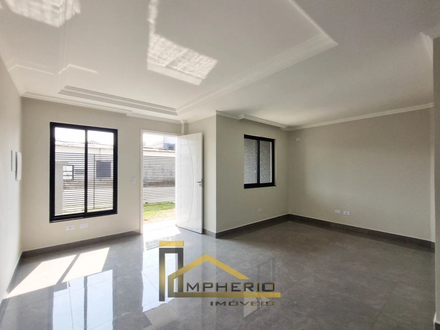 Imperdível oportunidade: Casa à venda em Curitiba-PR, bairro Xaxim, com 3 quartos, 1 suíte, 1 sala,