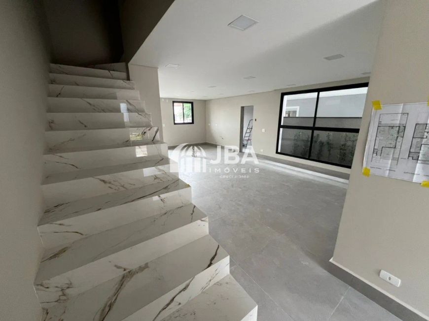 Sobrado para venda tem 218 metros quadrados com 3 quartos em Bairro Alto - Curitiba - PR