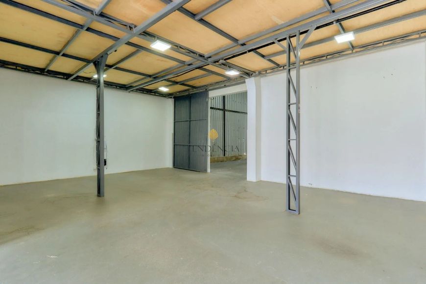 Barracão e residência à venda por R 1.750.000 - Hauer - Curitiba PR