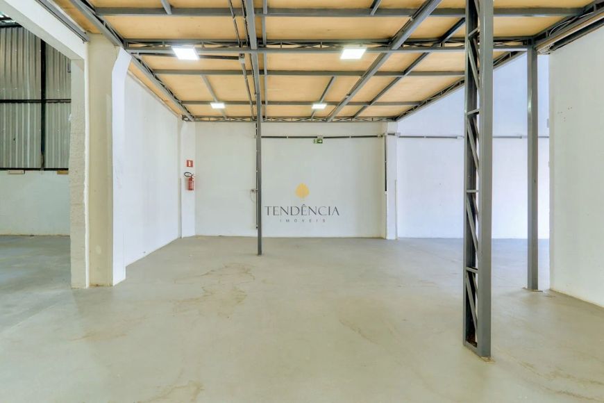Barracão e residência à venda por R 1.750.000 - Hauer - Curitiba PR
