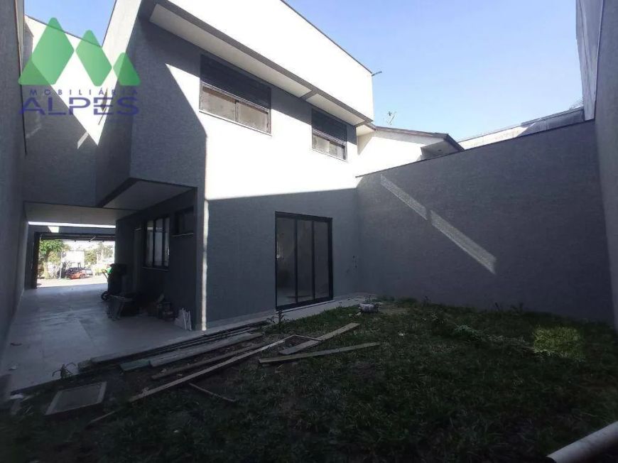 Sobrado com 3 dormitórios à venda, 143 m² por R$ 699.000,00 - Pinheirinho - Curitiba/PR