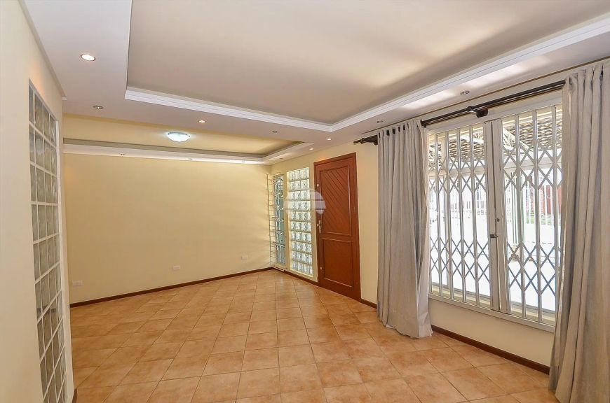 Sobrado para venda com 155 metros quadrados com 3 quartos em Novo Mundo - Curitiba - PR