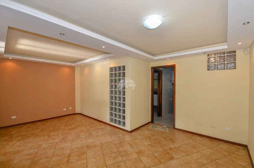 Sobrado para venda com 155 metros quadrados com 3 quartos em Novo Mundo - Curitiba - PR