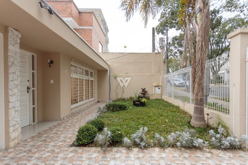 Casa no Alto da XV, residencial ou comercial, 153m, 3 qtos, 1 suite, 2 vagas, terreno153m, ZR3