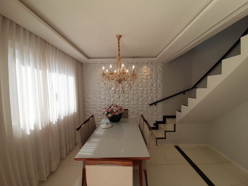 Belíssimo Sobrado 100% reformado para venda possui 140m² com 3 quartos em Ganchinho - Curitiba - PR