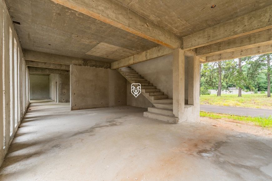 CASA em condomínio fechado com 4 suítes em fase de construção, terreno com 1590 m2