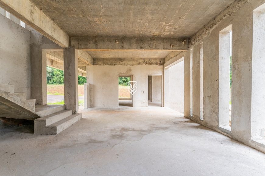 CASA em condomínio fechado com 4 suítes em fase de construção, terreno com 1590 m2