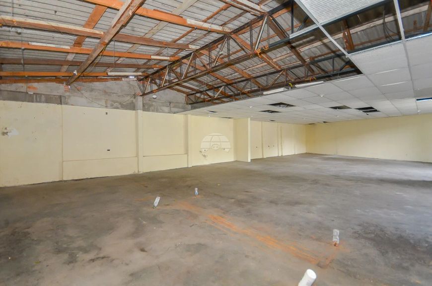 Imóvel para venda possui 200 metros quadrados em Boa Vista - Curitiba - PR
