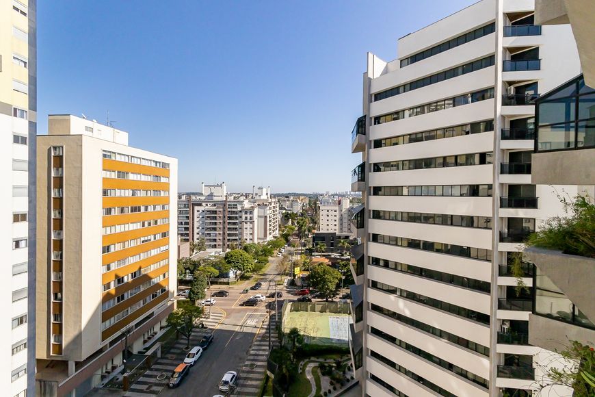 Apartamento para venda tem 365 metros quadrados com 5 quartos em Vila Izabel - Curitiba - PR