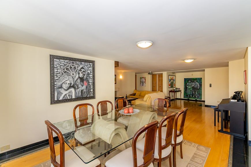 Apartamento para venda tem 365 metros quadrados com 5 quartos em Vila Izabel - Curitiba - PR