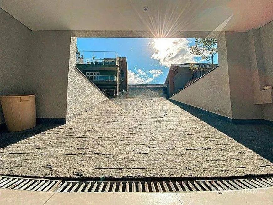 Casa em condomínio com 3 suítes no Atuba
