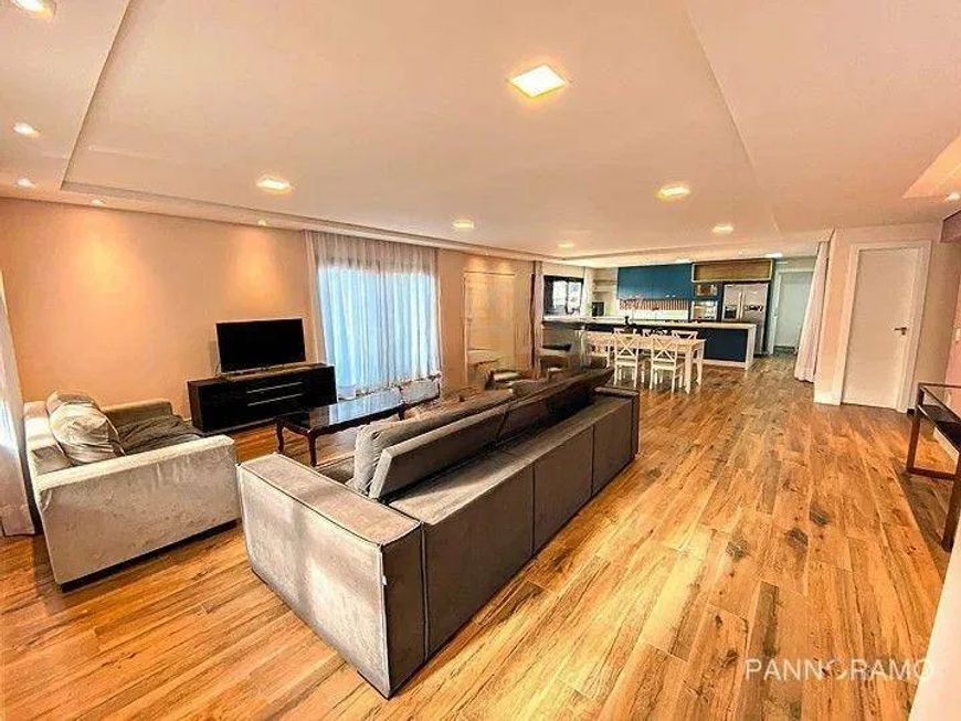 Casa em condomínio com 3 suítes no Atuba