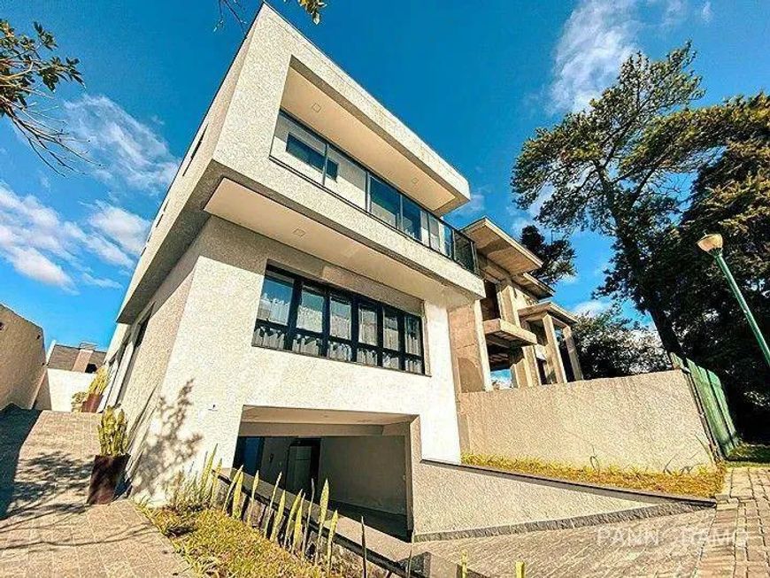 Casa em condomínio com 3 suítes no Atuba