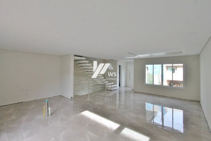 Linda casa em condomínio!!!