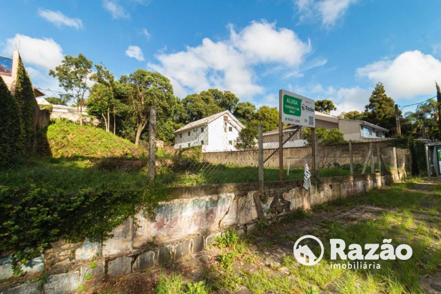 Terreno Murado no Abranches – Espaço Versátil em Local Privilegiado.