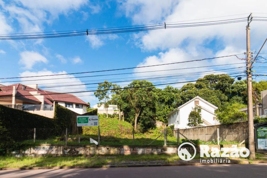 Terreno Murado no Abranches – Espaço Versátil em Local Privilegiado.