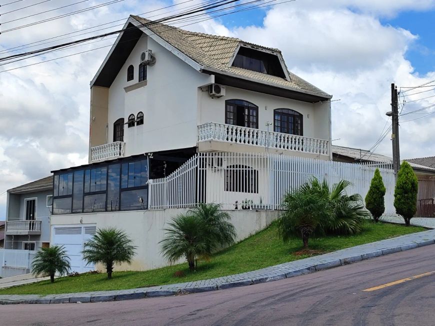 TRIPLEX BAIRRO ALTO 4 DORM/2SUITES 3 VAGAS