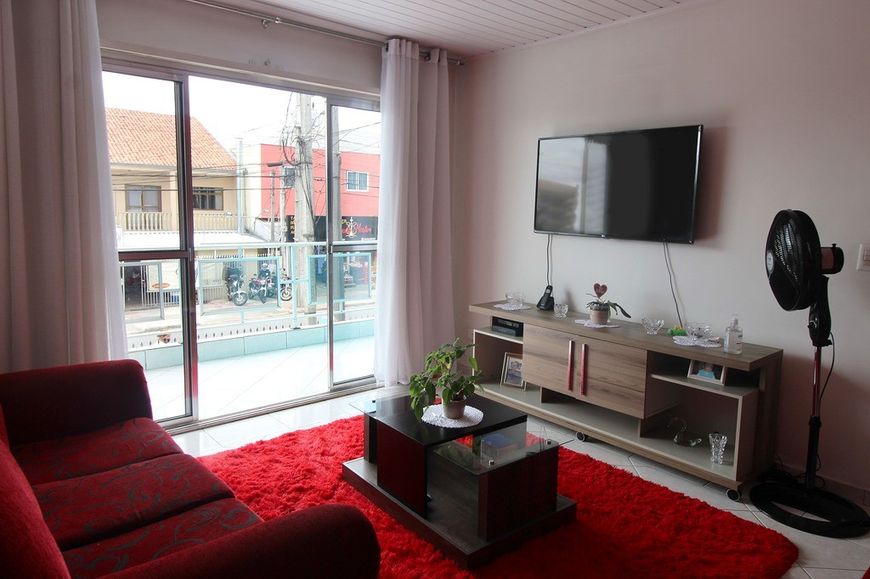 Sobrado com 200m² 3 quartos, à venda, no bairro Uberaba em Curitiba