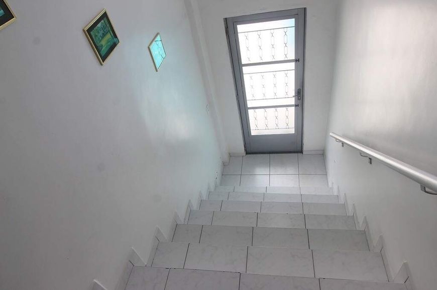 Sobrado com 200m² 3 quartos, à venda, no bairro Uberaba em Curitiba
