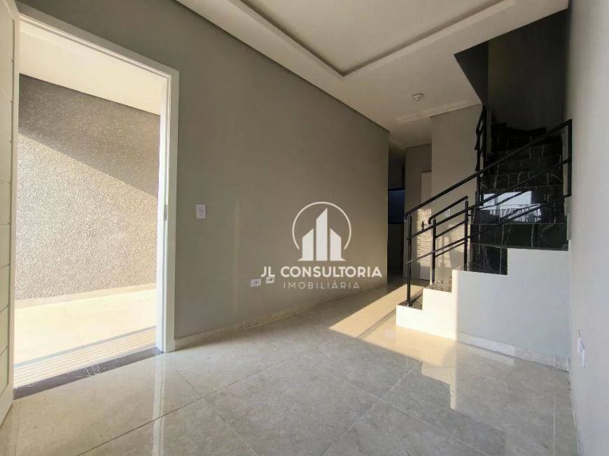 Sobrado com três quartos, espaço de terreno nos fundos com churrasqueira no Campo de Santana
