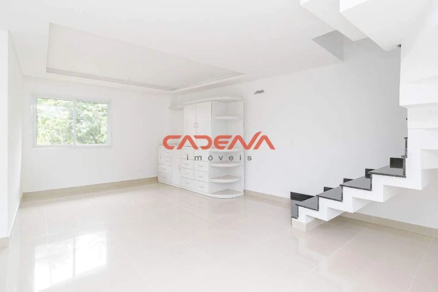 Sobrado Triplex com 3 quartos e 2 vagas para aluguel no Campo Comprido