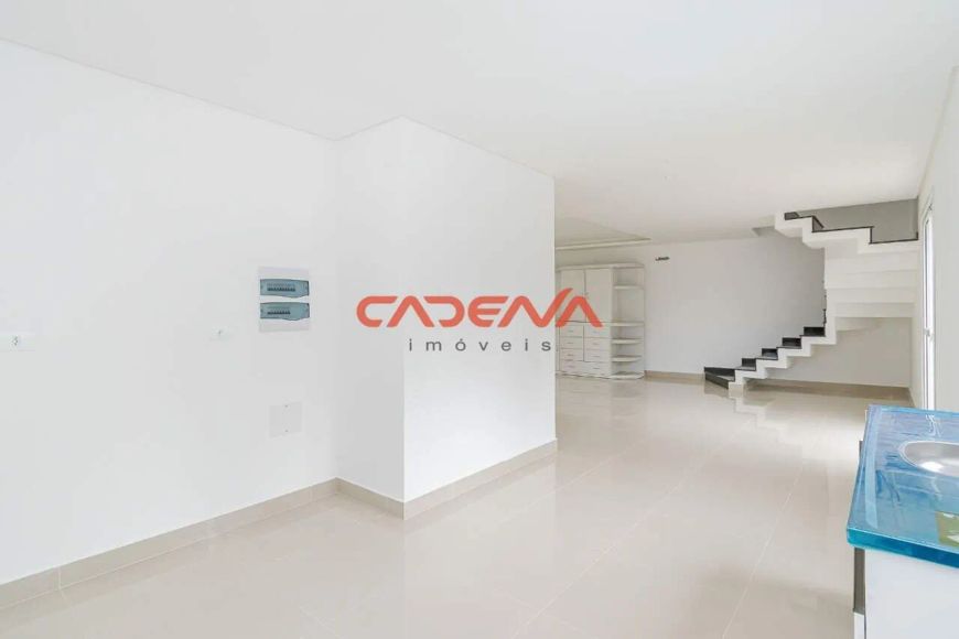Sobrado Triplex com 3 quartos e 2 vagas para aluguel no Campo Comprido