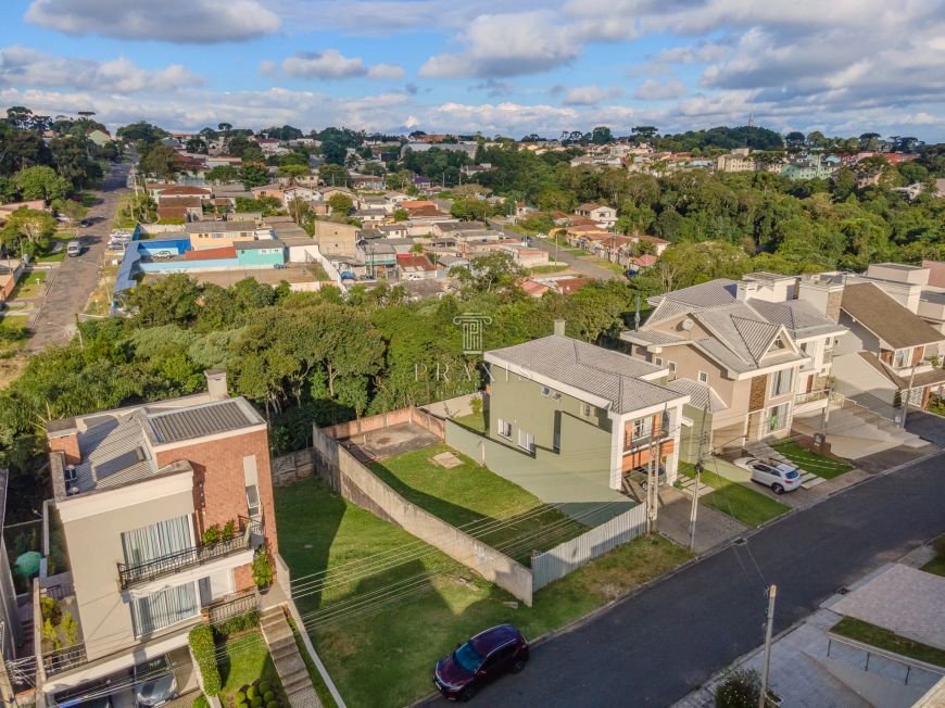 Praxis Imóveis vende excelente terreno no Condominio Reserva do Parque no Abranches, com área privat