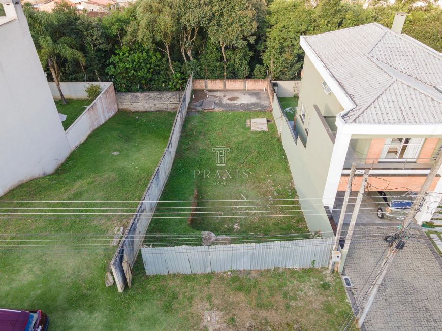Praxis Imóveis vende excelente terreno no Condominio Reserva do Parque no Abranches, com área privat