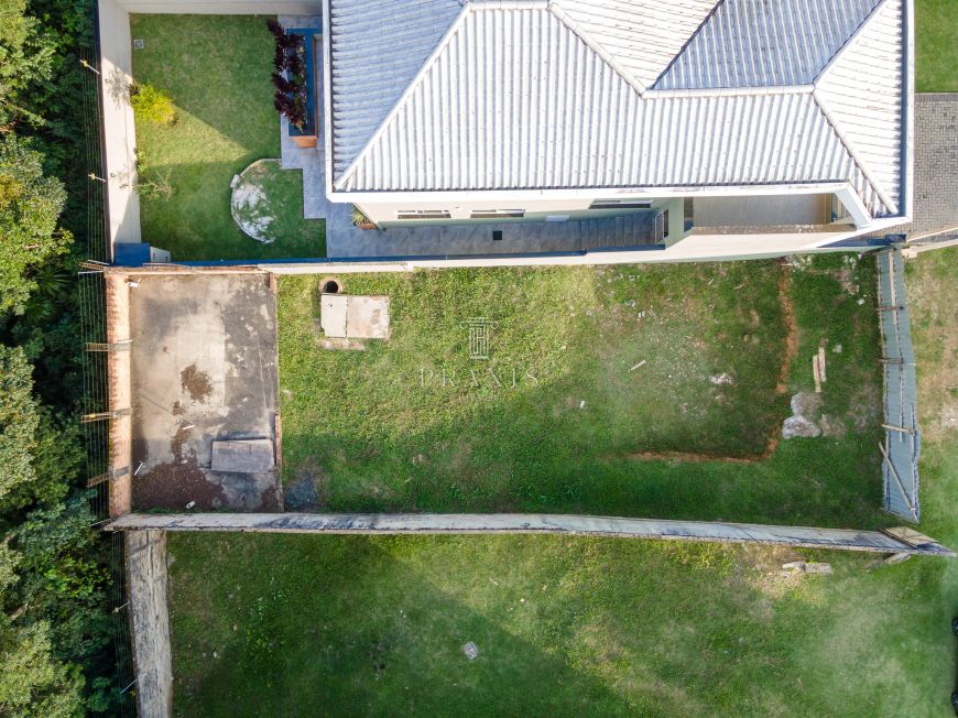 Praxis Imóveis vende excelente terreno no Condominio Reserva do Parque no Abranches, com área privat